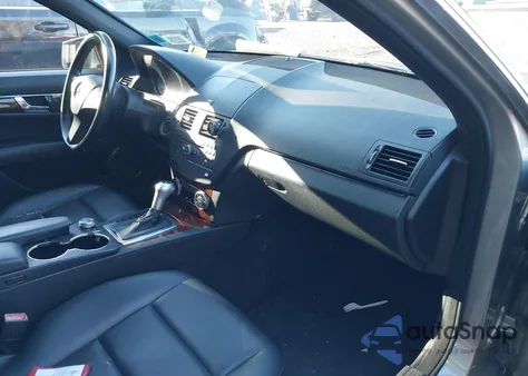 2010 Mercedes-Benz C 300 Luxury 4Matic/Sport 4Matic из США, поврежденный, VIN WDDGF8BB7AR105065